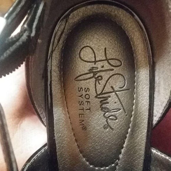 Black heels - Picture 6 of 6